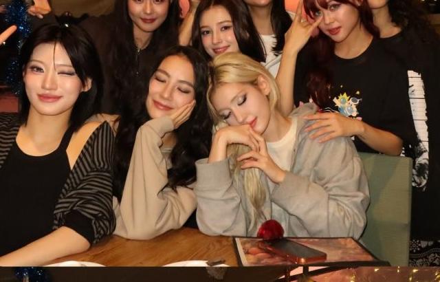 낸시 모모랜드 인별 with 전소미 아덴조 등 퍼펙트걸