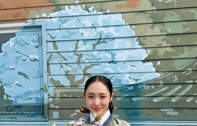 박아인 인별 이강에는달이흐른다 with 김세정 등