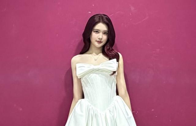 하츠투하츠 에이나