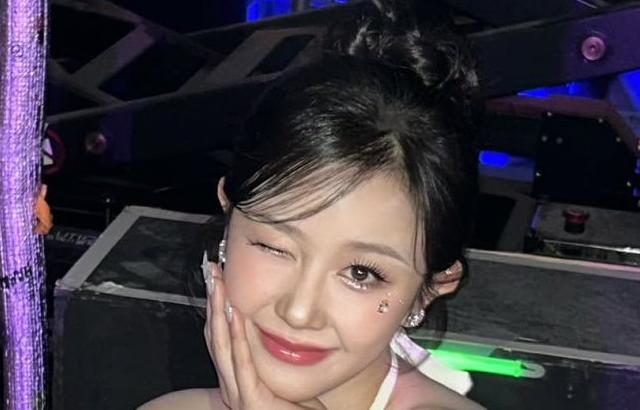 BABYMONSTER (베이비몬스터) 파리타