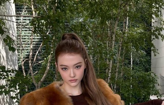 MEOVV (미야오) 엘라