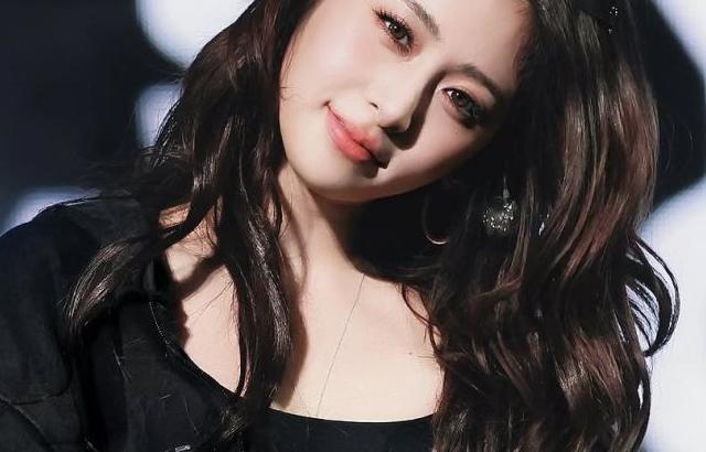 LE SSERAFIM (르세라핌) 허윤진