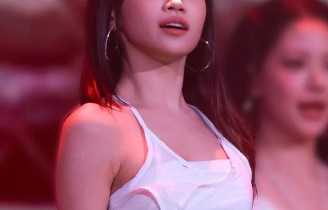 LE SSERAFIM (르세라핌) 김채원