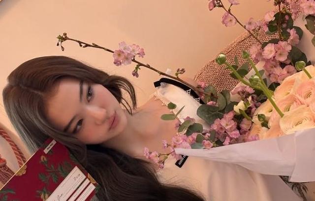 MEOVV (미야오) 엘라